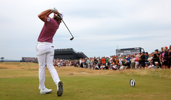 Cameron Smith tees off the seventh hole during the fourth round.