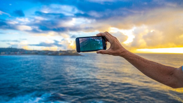 Iggleden uses his drone to broadcast Sydney’s sea life to the world.