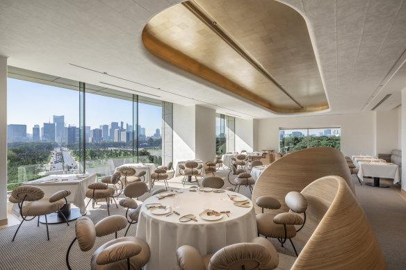 The Palace Hotel overlooks Tokyo’s Imperial Palace and its gardens.