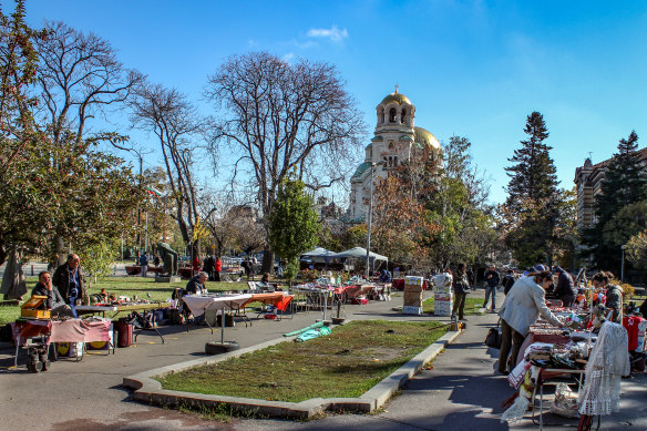The outdoor antiques market.