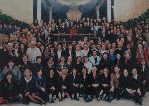 Georges staff in the foyer of the store on the last day of trading in 1995.