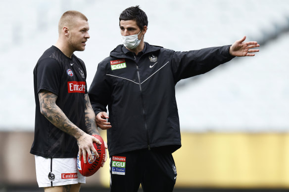 Scott Pendlebury, right, gives some instructions to Jordan De Goey in the pre-match.
