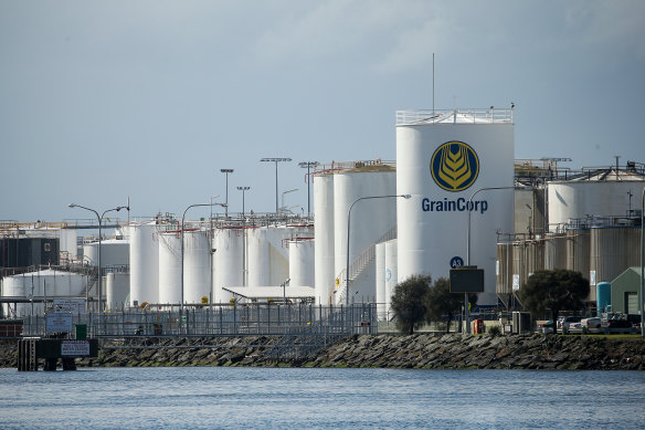 The ACCC has given a green light to GrainCorp's plan to sell its bulk liquid terminals business for $332m.
