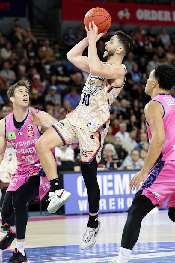 Ben Ayre of the Taipans aims for the basket.