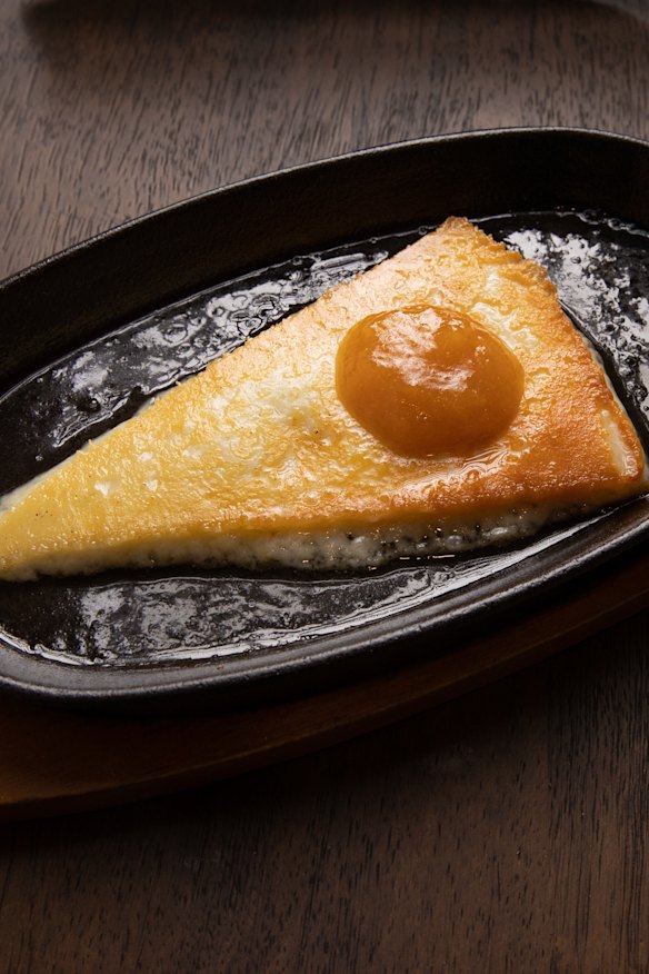 Saganaki with apricot jam.