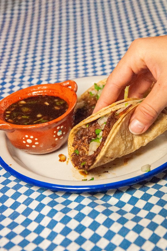 Birria taco.