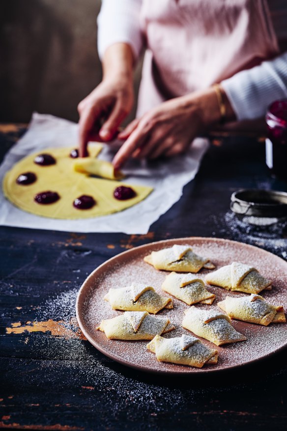 Biskota marmalades (Jam biscuits).