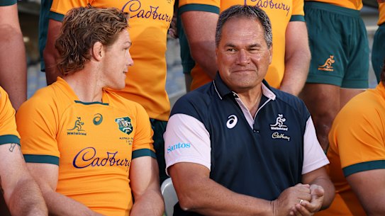PERTH, AUSTRALIA - JULY 01:  Wallabies captain Michael Hooper and Wallabies coach Dave Rennie share a joke as they prepare for the team photograph during the Australian Wallabies captain’s run at Optus Stadium on July 01, 2022 in Perth, Australia. (Photo by Paul Kane/Getty Images)