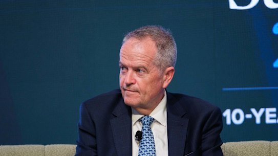 Shorten proposed the dismantling of the current “analogue structure” of university degrees and replacing it with faster learning pathways.