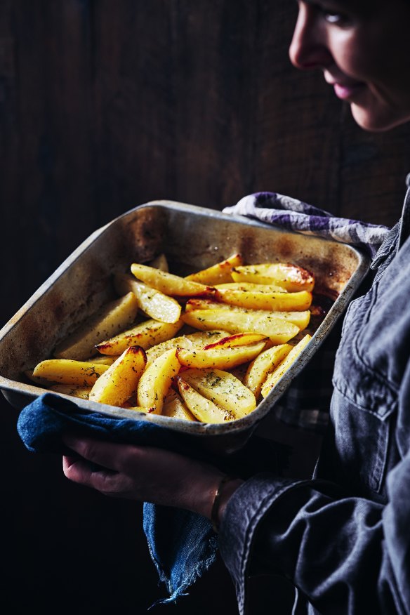 Patates lemonates (Waxy lemon oregano potatoes).