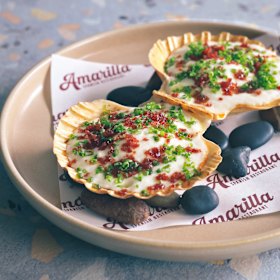 Scallops with cauliflower and pancetta. 