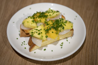 ‘Fish on Toast’, with raw scallop, mango and jalapeno.