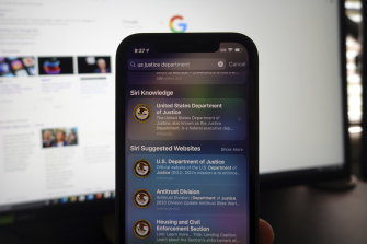 Apple has started linking directly to websites through its own search function on iPhone.
