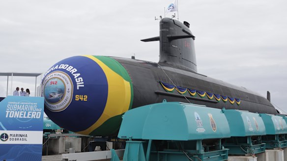 Macron and Lula inaugurated the third Tonelero submarine built in Brazil with French technology during Macron’s visit.