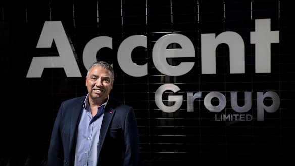 Accent CEO Daniel Agostinelli has decided to close all the retailer's stores for four weeks.
