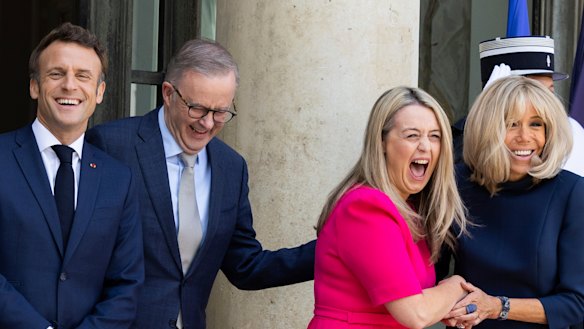 Albanese and Haydon (in pink) with French President Emmanuel Macron and his wife, Brigitte, at the Élysée Palace in Paris in 2022.