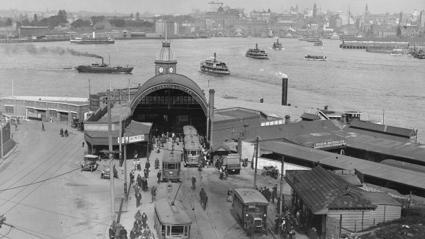 Traffic outside the Sydney ferries building on Milson's Point Wharf, Sydney, ca. 1930