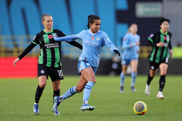 Mary Fowler attacks for Manchester City in their game against Brighton.