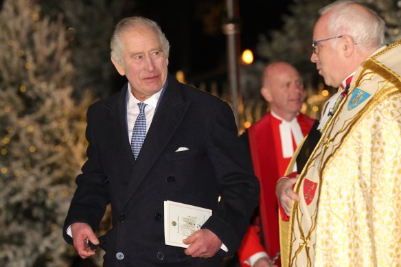 Kral Charles III, Londra, İngiltere'deki Westminster Abbey'deki 'Noel'de Birlikte' Carol Ayini'nden sonra yola çıkıyor.