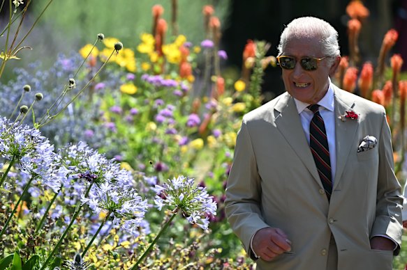 Le roi Charles a visité le jardin clos historique au château de Deal la semaine dernière.