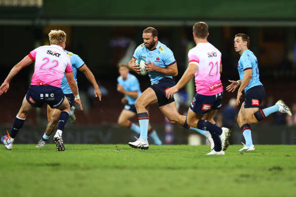 Jamie Roberts taking the ball up for the Waratahs against the Rebels in 2022.