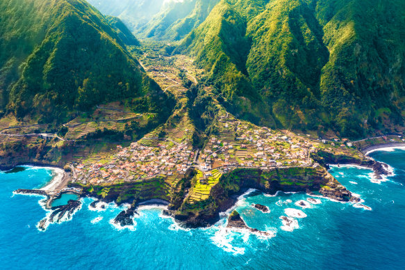 A Madeira é um local complicado para aterrar um avião.