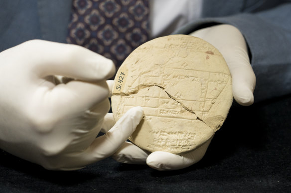 Dr Daniel Mansfield’s research shows the 3700-year-old artifact from the Old Babylonian period contains the earliest example of complex geometry in the world.