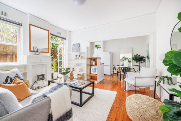 The Bondi Beach apartment being sold by Claudia Karvan last traded in 1998 for $190,000.
