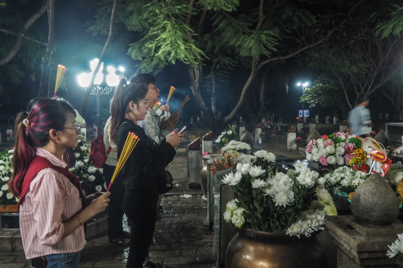 Pilgrims at the tomb of Vo Thi Sau.