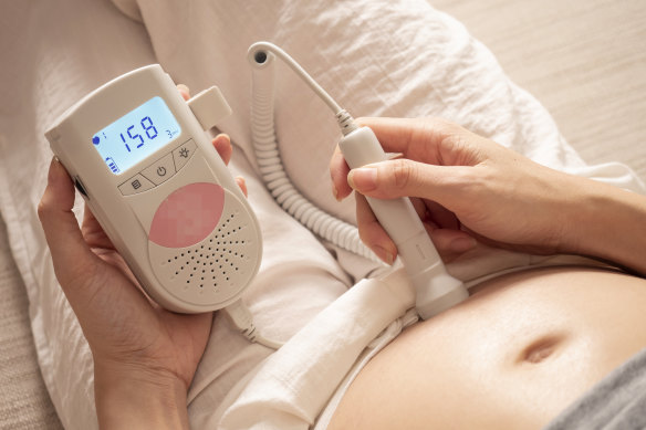 Monitoring your baby's heartbeat (fetal heartrate monitoring