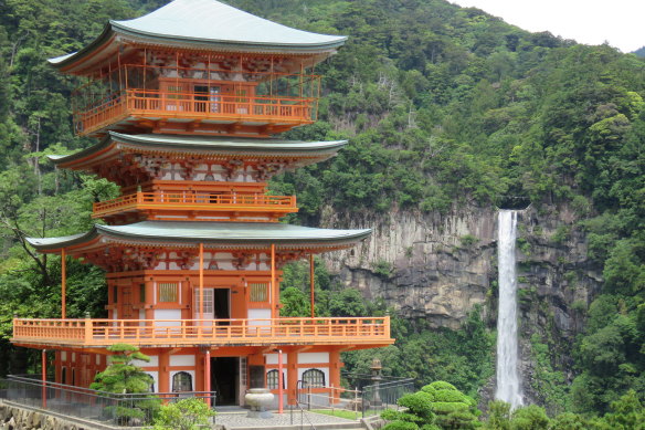 Stop off at World Heritage-listed shrines… Kumano Nachi Taisha.