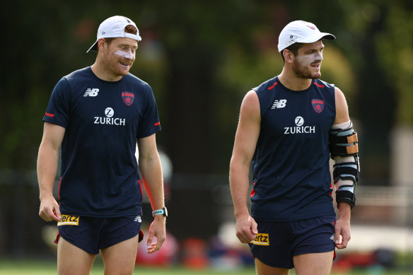 Angus Brayshaw (right) with his arm brace at training on Monday.