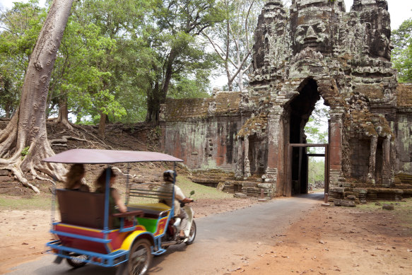 Tuktuks in Cambodia prefer the local currency.