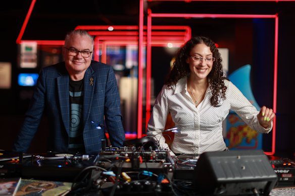 Seb Chan과 Yasmine Sharaf가 ACMI에서 디스크를 돌리고 있습니다.