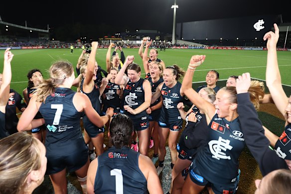 Carlton sing after the semi-final win against Hawthorn 