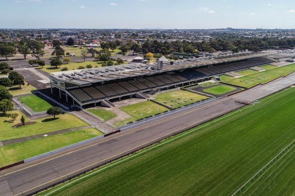 The Melbourne Racing Club has paused plans to rezone its Sandown racecourse and sell it for housing.