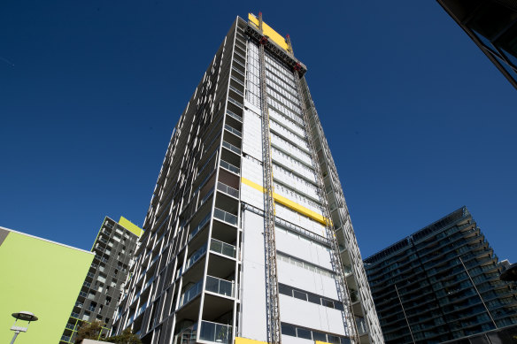 Cladding is removed from the Distillery apartment tower in Pyrmont. 