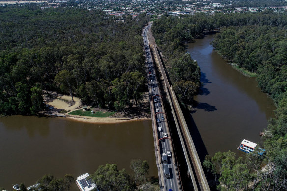 The old Echuca-Moama bridge. 