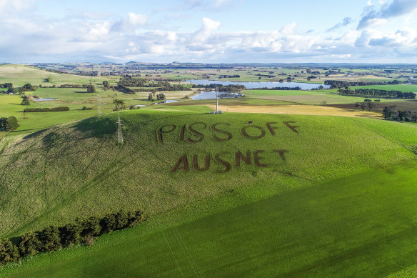 A sign at Mount Prospect protesting against the 190-kilometre Western Renewables Link project. 