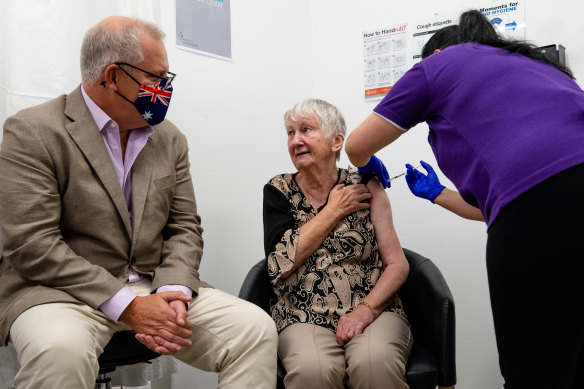 Jane Malysiak recieved Australia’s first COVID-19 vaccination.