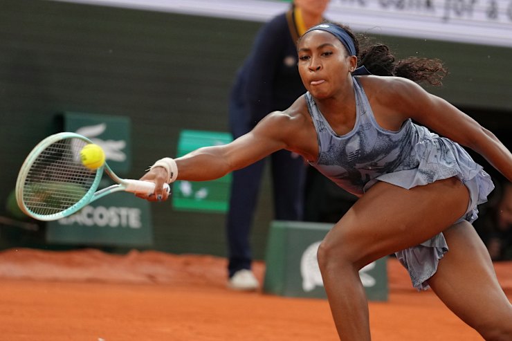 Coco ⁤Gauff of the ⁣US plays a shot against Aryna Sabalenka of Belarus.