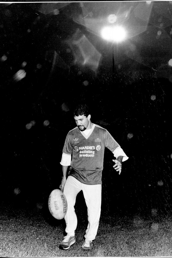 Jeff Fenech shows his style with the ball on May 2, 1989.