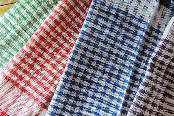 Jogue fora os panos de cozinha que estiverem manchados ou desgastados.