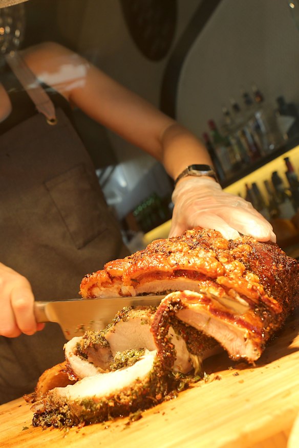 O rolo de porchetta é um item de menu de longa data. 