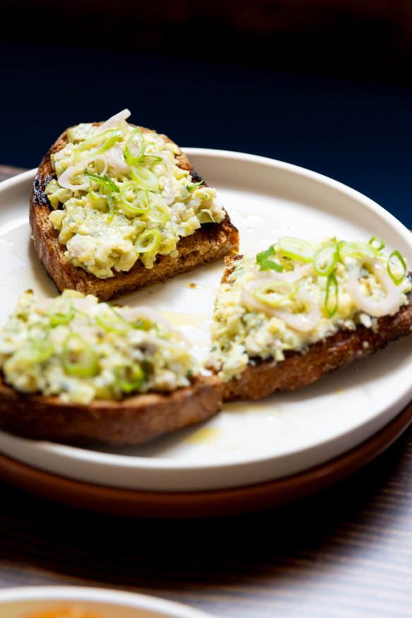 Herring toast with eggs, pickled cucumbers and green apples.