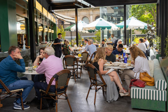 SilkSpoon, kitted out with Parisian-style cafe chairs, is a cosy nest surrounded by office buildings.