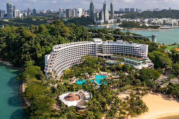 Shangri-La Singapore is a city hotel that feels more like a resort.
