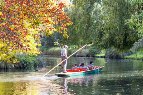 Feel every bit the tourist while punting down the Avon.