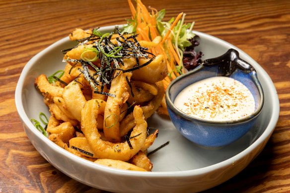 Calamari with seaweed crumb. 
