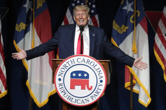 L'ex presidente Donald Trump ha criticato l'esperto di malattie infettive Anthony Fauci alla Convenzione repubblicana della Carolina del Nord. 